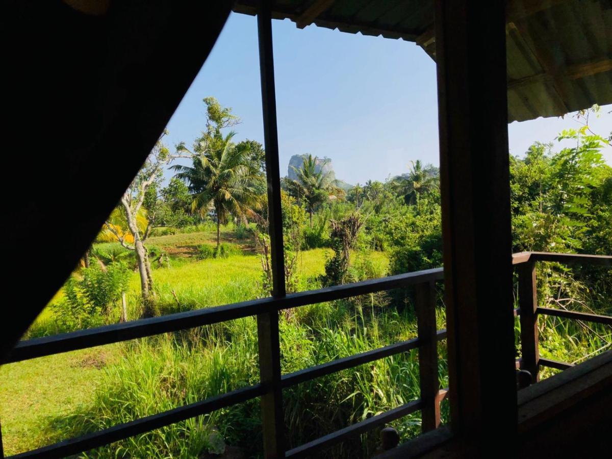 Sigiriya Paddy Field Hut Villa Exterior photo